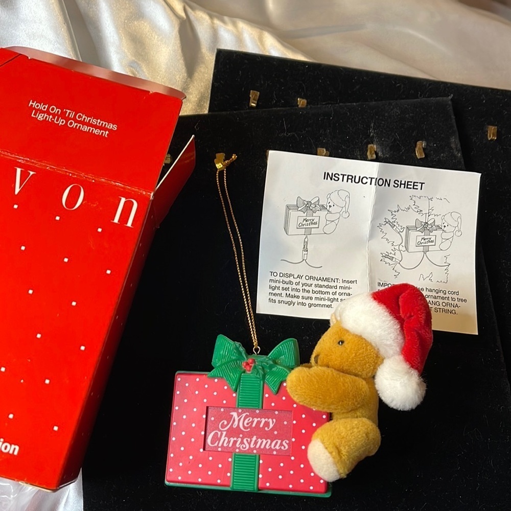 Avon Vtg (1992) Collectible “Hold on til Christmas”  Light Up Ornament